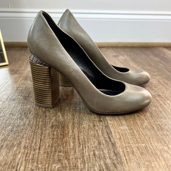 Tory Burch Jones Pumps Leather Stacked Heels Gray Brown - Picture 2 of 7